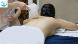 Dịch vụ điều trị mụn viêm lỗ chân lông vùng lưng tại Phòng khám da liễu Hà Nội